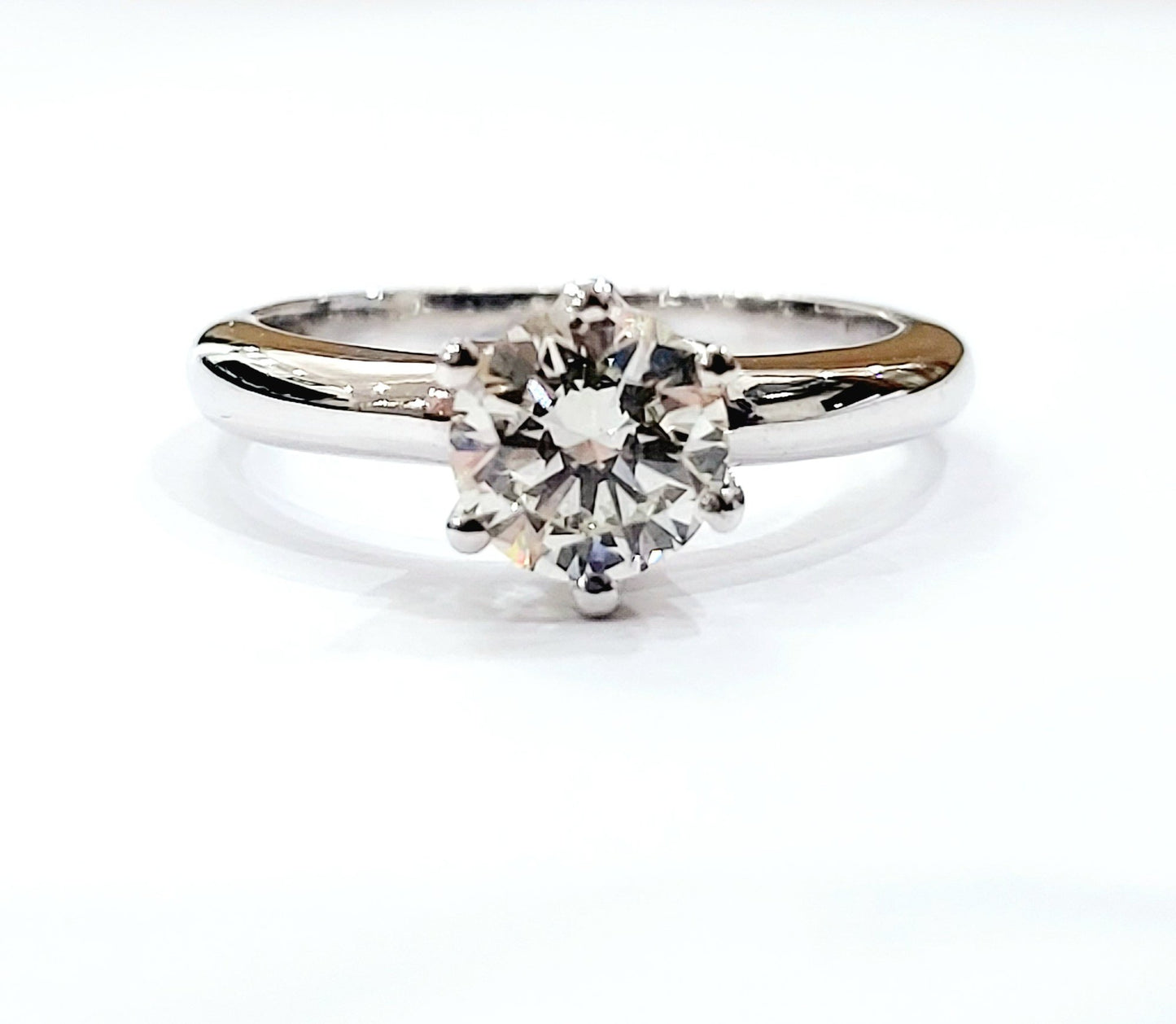 Anello solitario 6 griffe 0,70 ct in Oro Bianco con Diamante 18 Kt (750)