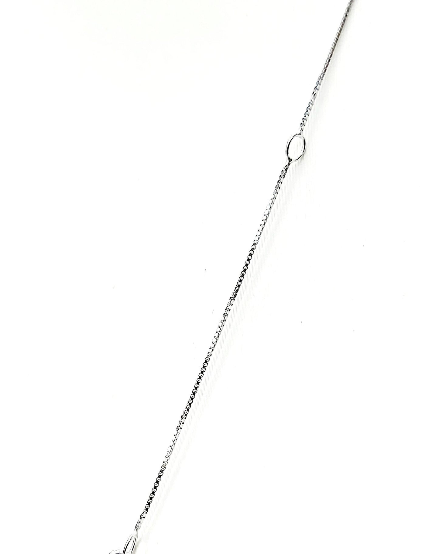 Collana con pendente croce magic in Oro bianco con Diamanti 0,29 ct e Smeraldi 0,30 ct 18 kt (750)