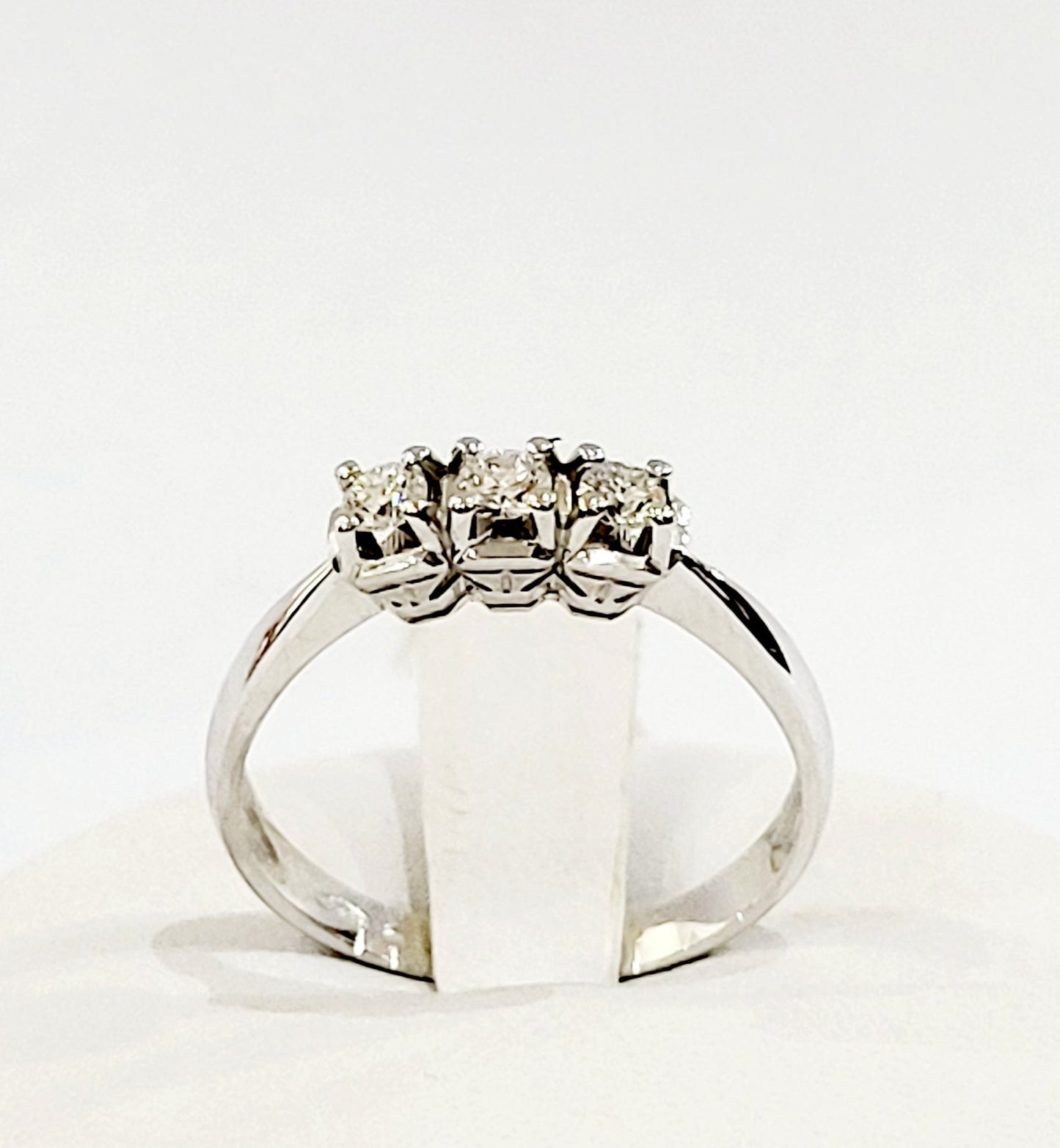 Anello Trilogy in Oro Bianco con Diamanti 0,35 ct 18 kt (750)