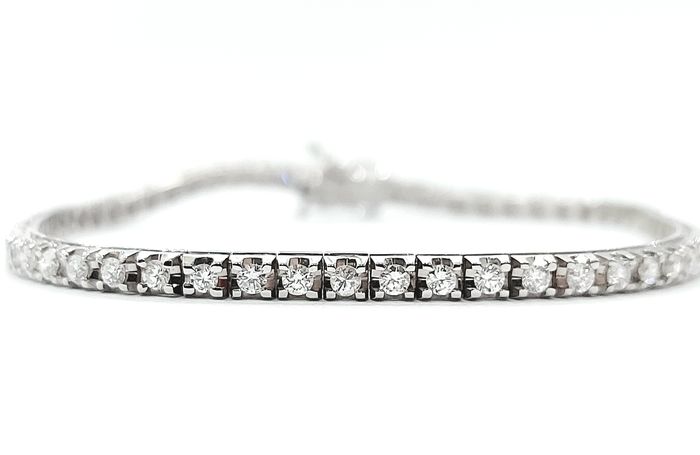 Bracciale Tennis in Oro Bianco con Diamanti 3,31 ct con certificazione Gemmologica AIG Milan 18 kt (750)