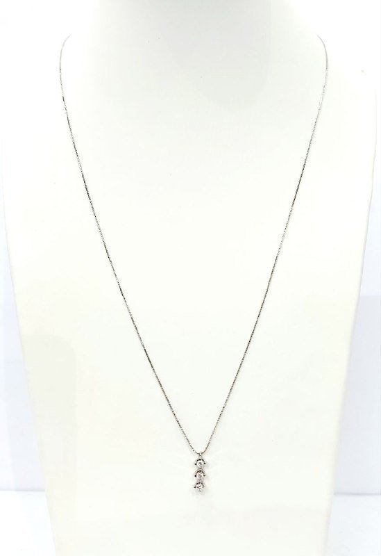 Collana con pendente Trilogy in Oro Bianco con Diamanti 0,16 ct 18 kt (750)