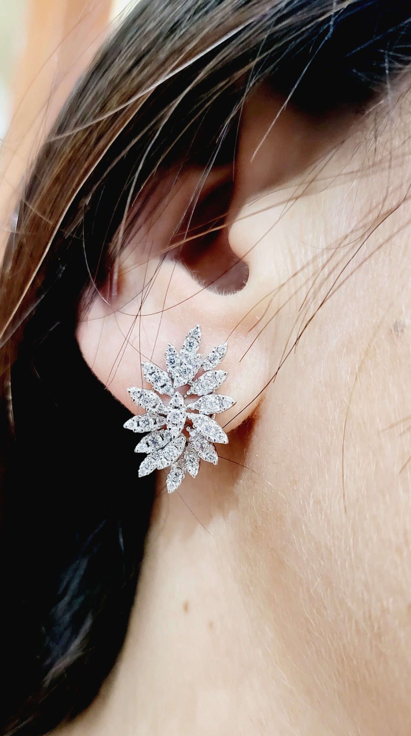 Orecchini petali Astralia con Diamanti 1,90 ct in Oro Bianco 18 kt (750)