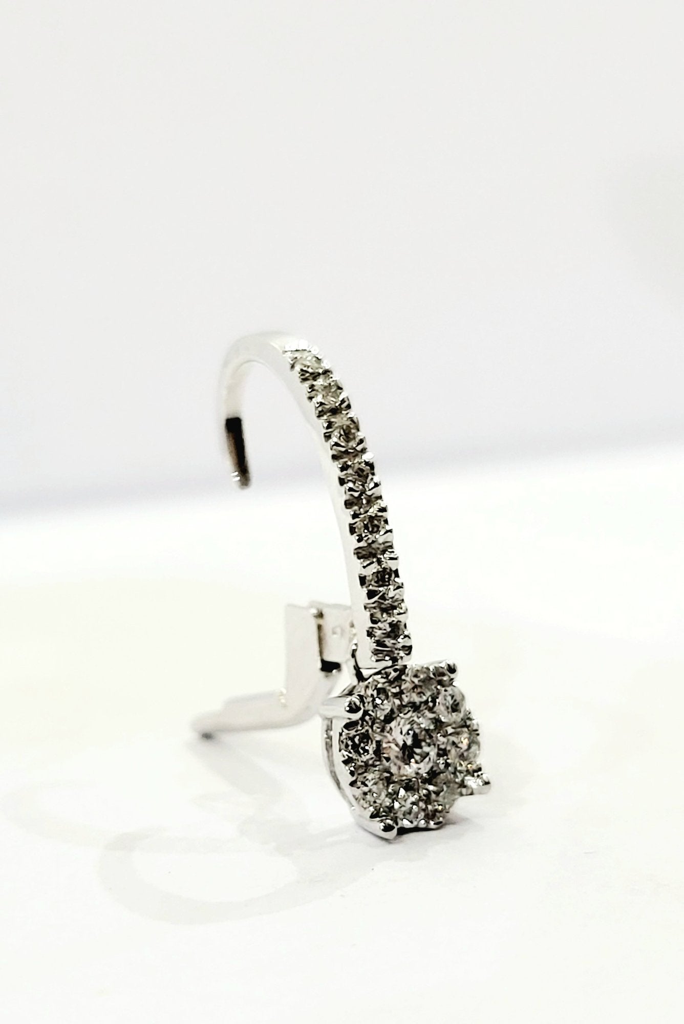 Orecchini semi pendenti Magic Astralia in Oro Bianco con Diamanti naturali 0,82 ct 18 kt (750)