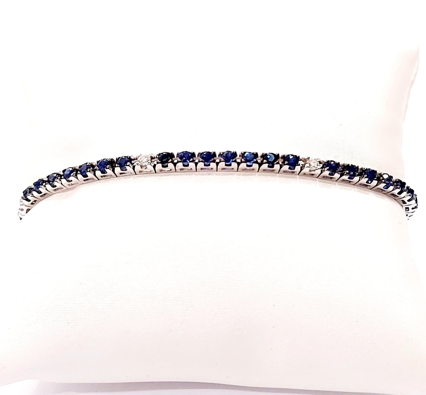 Bracciale Tennis in Oro bianco con Diamanti 0,30 ct e Zaffiri 3,96 ct con certificato Gemmologico AIG Milan 18 kt (750)
