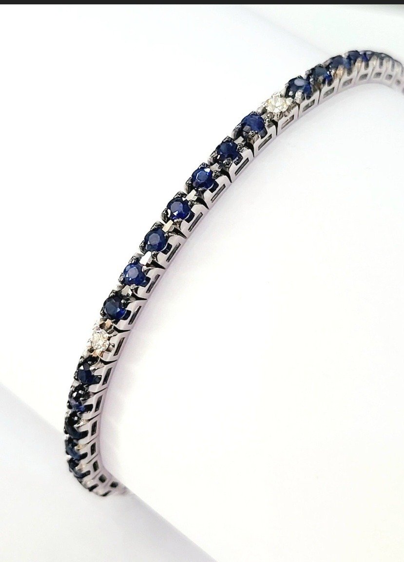 Bracciale Tennis in Oro bianco con Diamanti 0,30 ct e Zaffiri 3,96 ct con certificato Gemmologico AIG Milan 18 kt (750)