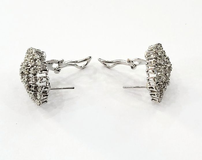 Orecchini Goccia Oro Bianco e Diamanti 2,75 ct con certificazione gemmologica AIG MILAN 18 kt (750)