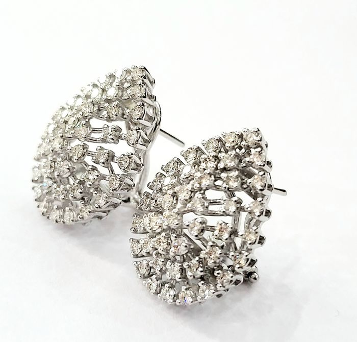 Orecchini Goccia Oro Bianco e Diamanti 2,75 ct con certificazione gemmologica AIG MILAN 18 kt (750)