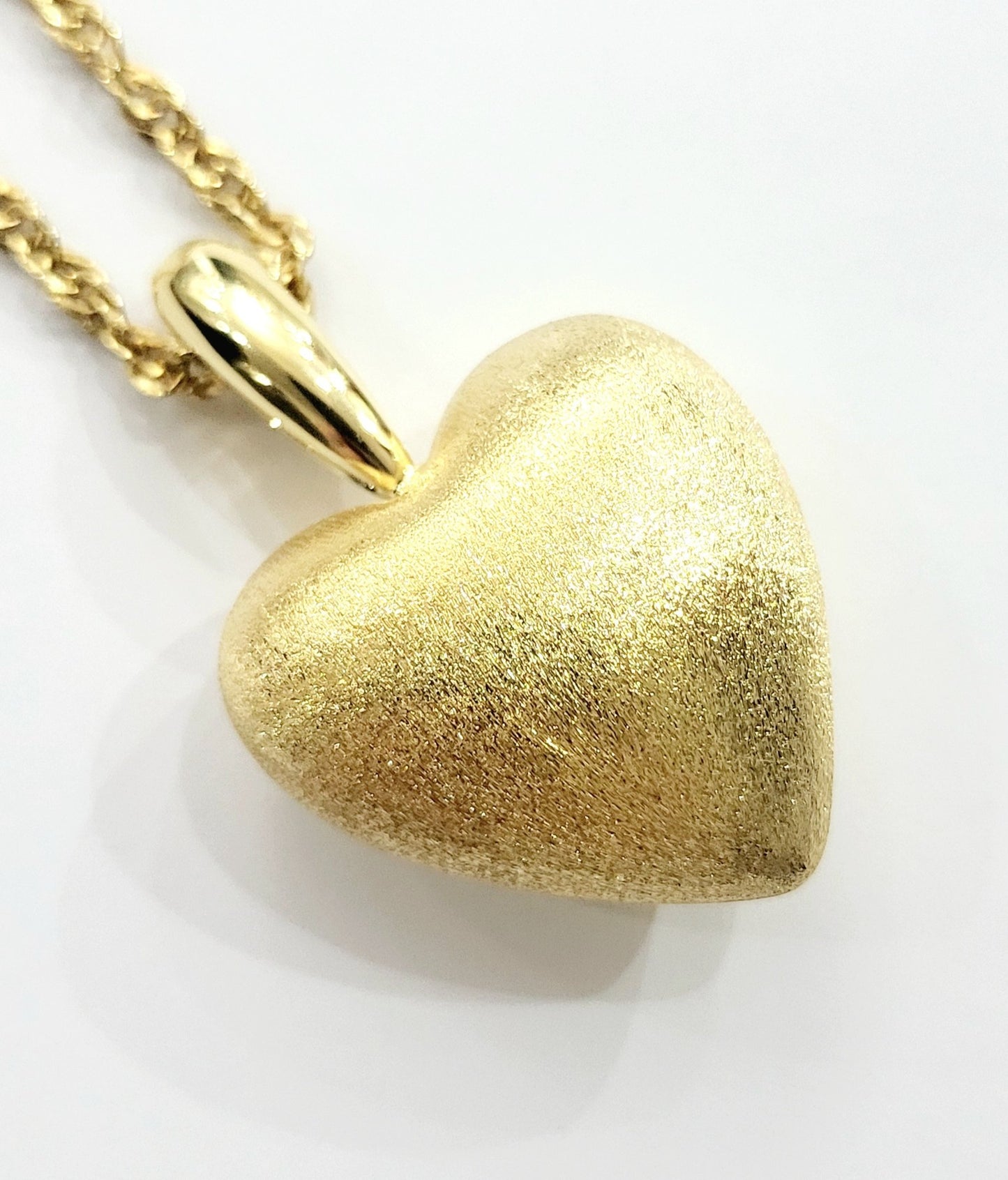 Collana pendente cuore bombato satinato in Oro Giallo 18 kt (750) - Oreficeria