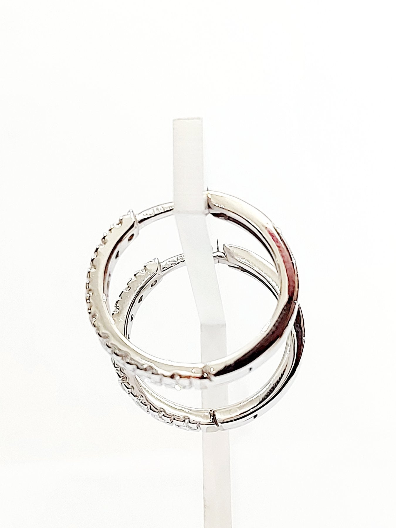 Orecchini a cerchio in Oro Bianco con Diamanti 0,26 ct 18 kt (750)