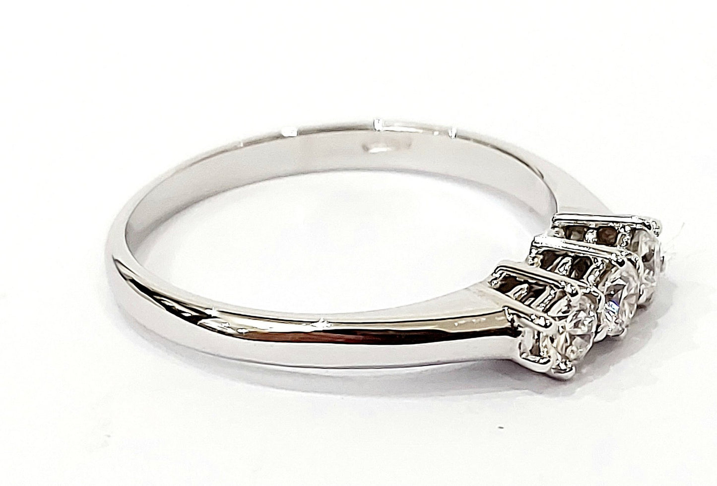 Anello Trilogy Astralia in Oro Bianco con Diamanti 0,35 ct 18 kt (750)