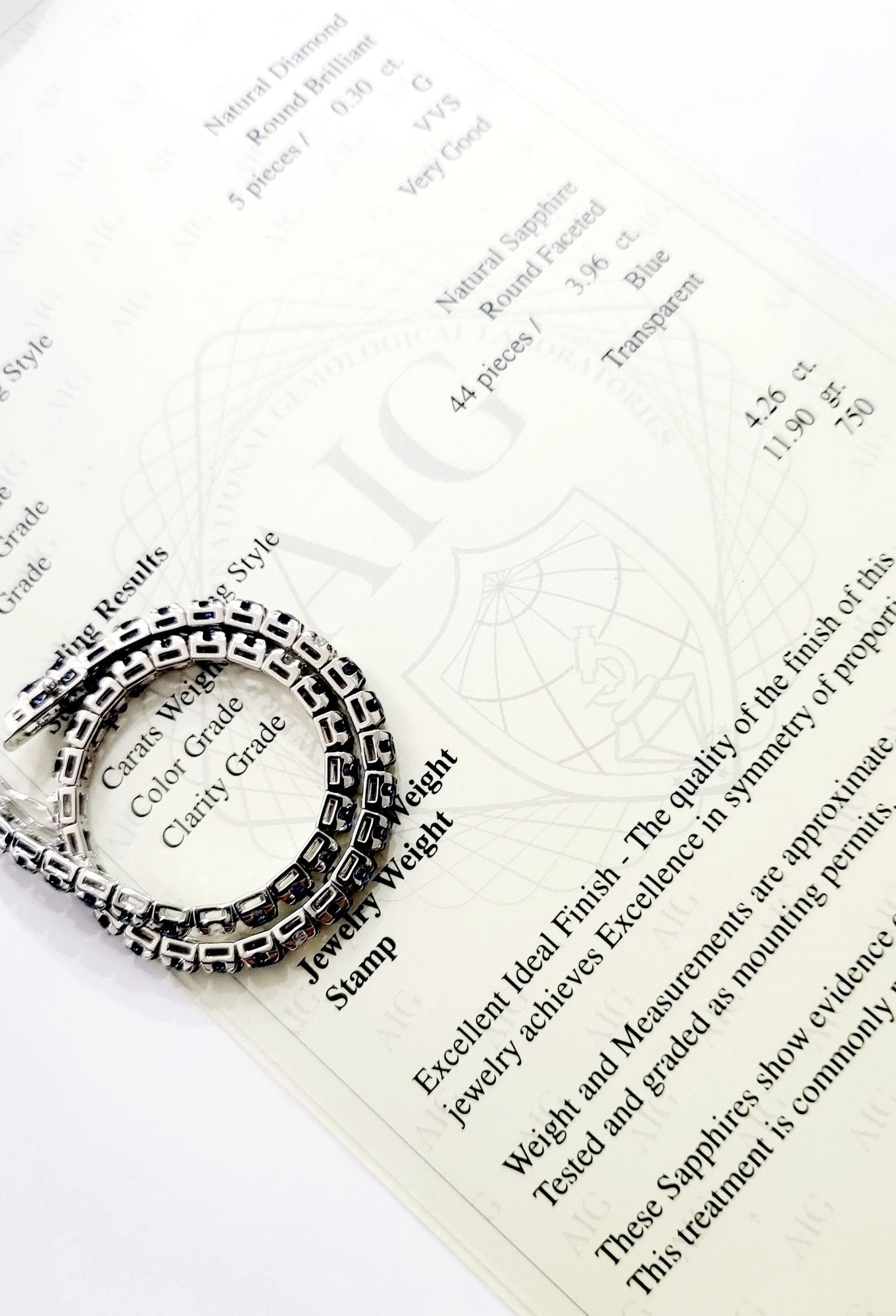 Bracciale Tennis in Oro bianco con Diamanti 0,30 ct e Zaffiri 3,96 ct con certificato Gemmologico AIG Milan 18 kt (750)