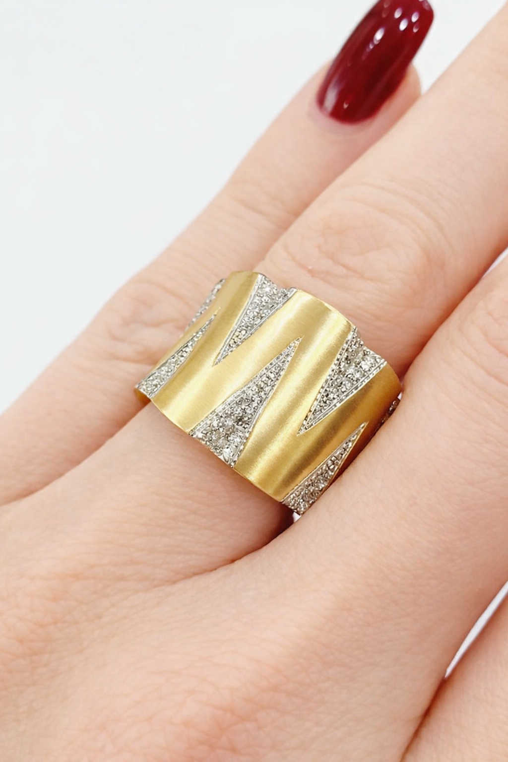 Anello collezione Astralia a fascia con diamanti bianchi ct 0,35 in oro giallo 18kt (750)