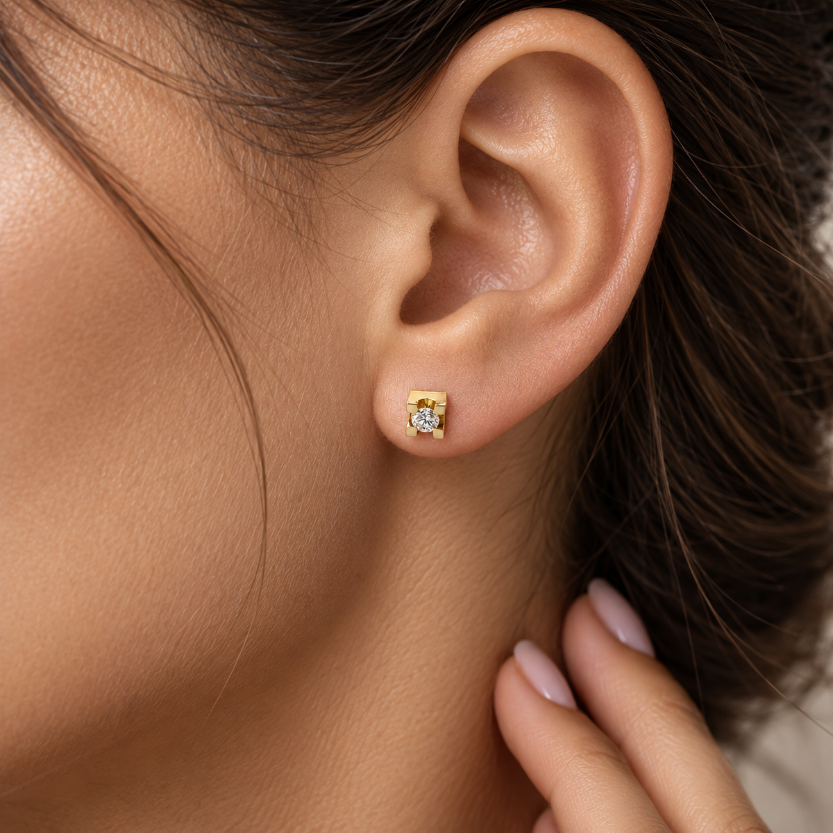 Orecchini punto luce tornito con diamanti ct 0,06 in oro giallo 18Kt (750)