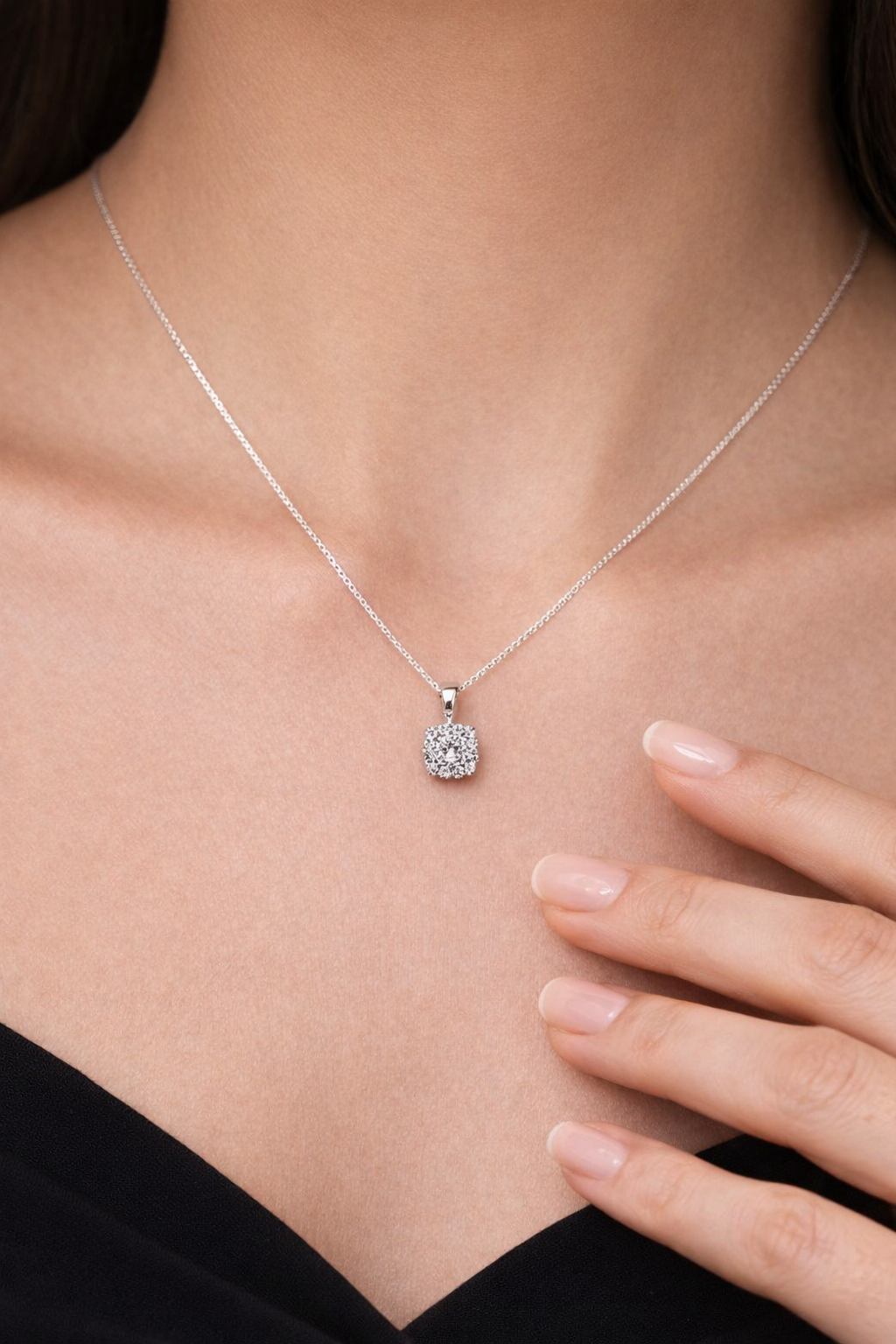 Collana con pendente magic diamanti ct 0,13 in oro bianco 18Kt (750)