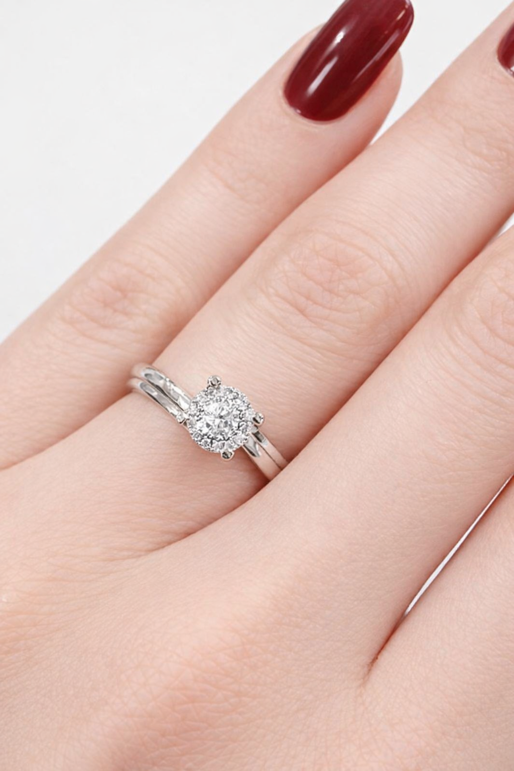 Anello solitario modello magic con diamanti ct 0,18 in oro bianco 18kt (750)