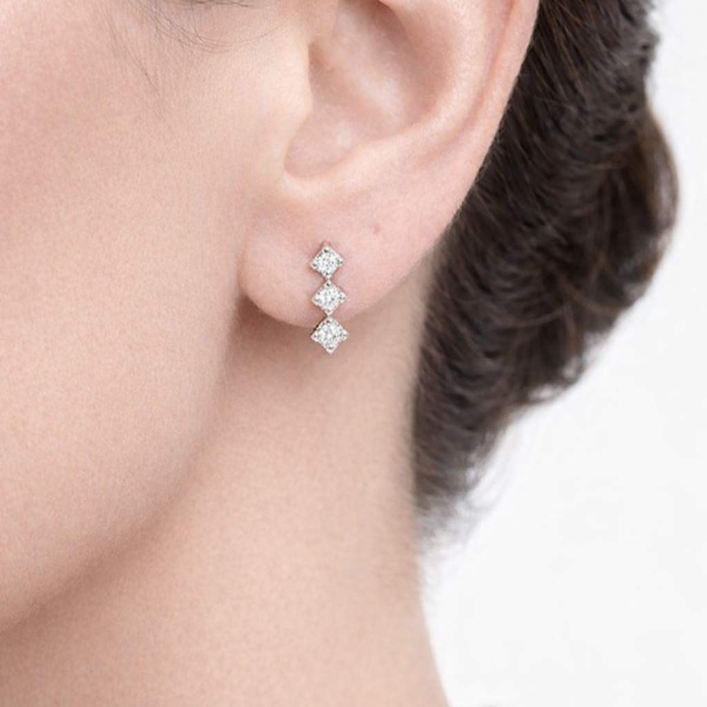 Orecchini Trilogy con diamanti 0,45 ct in oro bianco 18Kt (750)