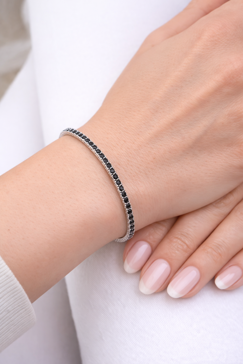 Bracciale Tennis con Diamanti neri ct 1,78 - 20cm - in oro bianco 18Kt (750)