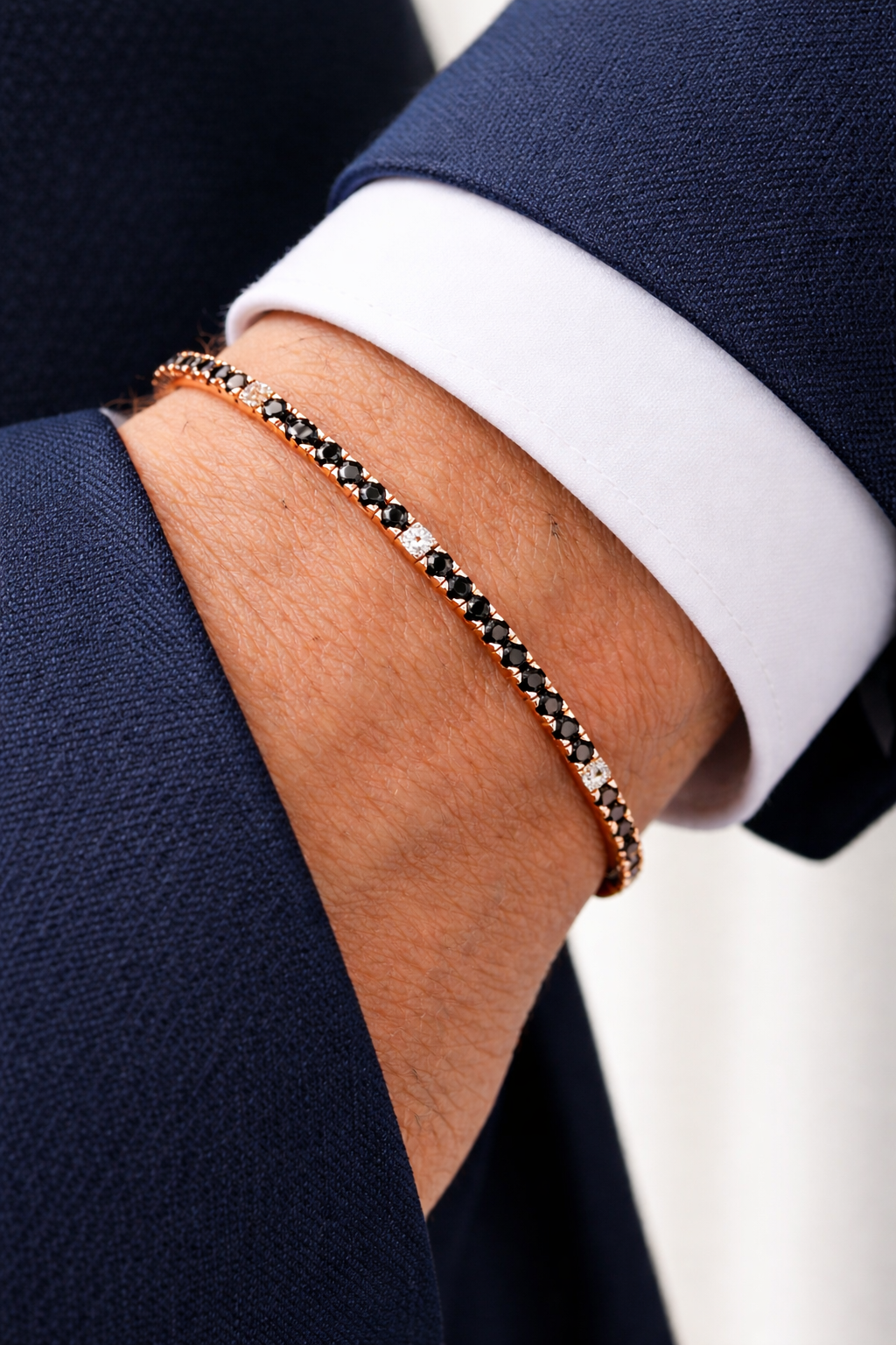 Bracciale Tennis con diamanti neri ct 5,22 e diamanti bianchi ct 0,48 in oro rosa 18kt (750) -19 cm