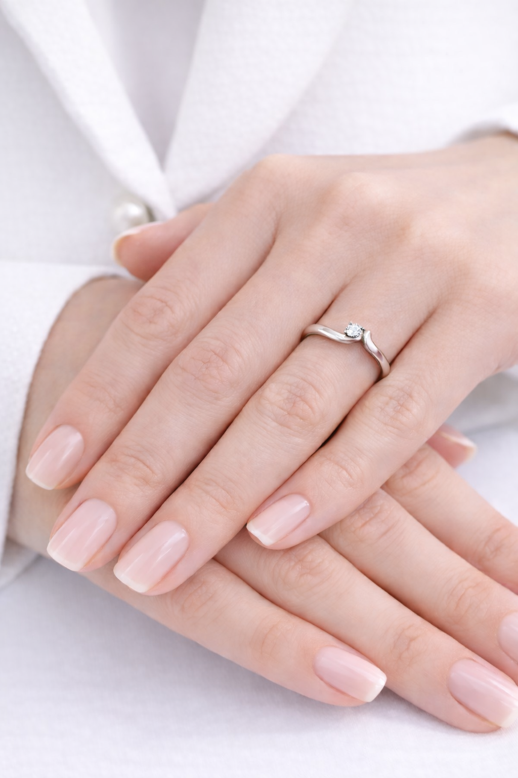 Anello solitario Valentino con Diamante ct 0,10 in oro bianco 18kt (750)