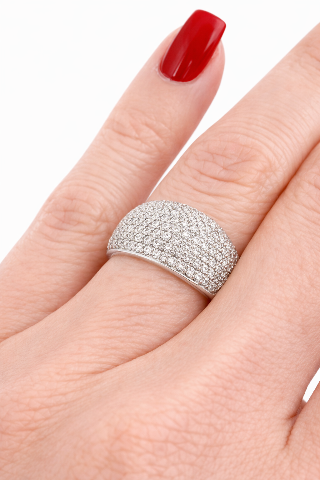 Anello bombato con pavè di diamanti ct 2.10 in oro bianco 18kt (750)