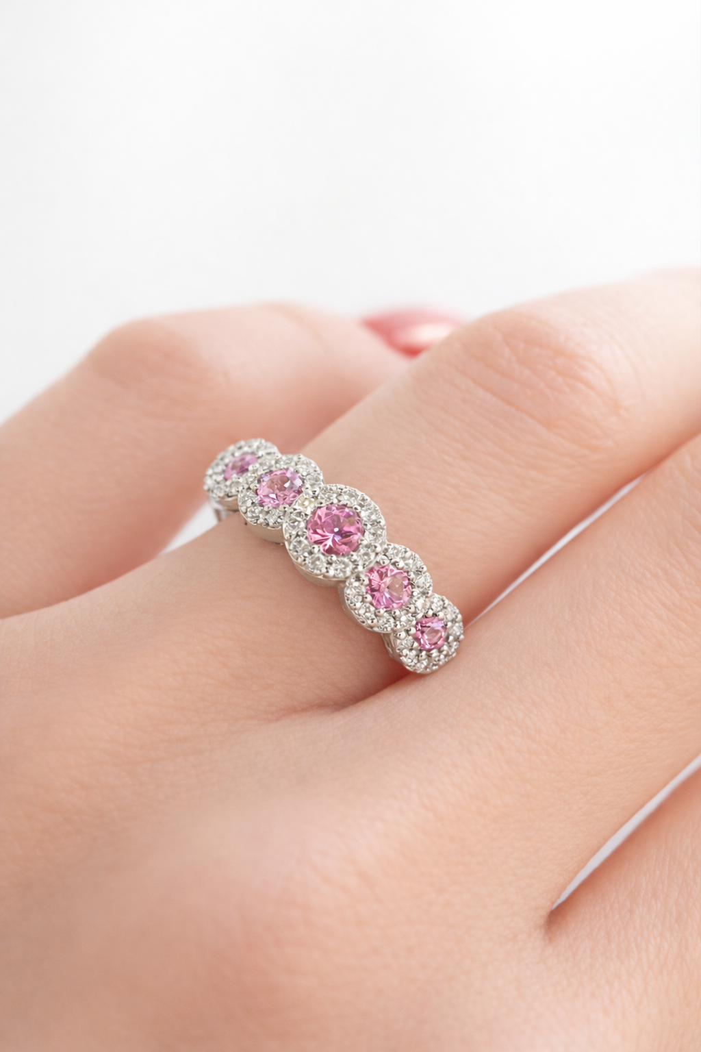Anello con zaffiro rosa ct 0,69 e diamanti 0,40 ct in oro bianco 18 kt (750)