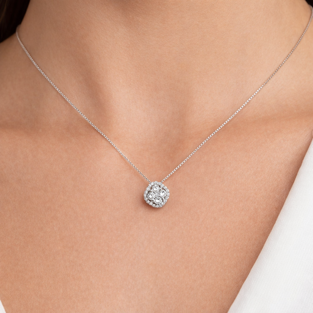 Collana con pendente punto luce magic con diamanti ct 0,58 in oro bianco 18kt (750)