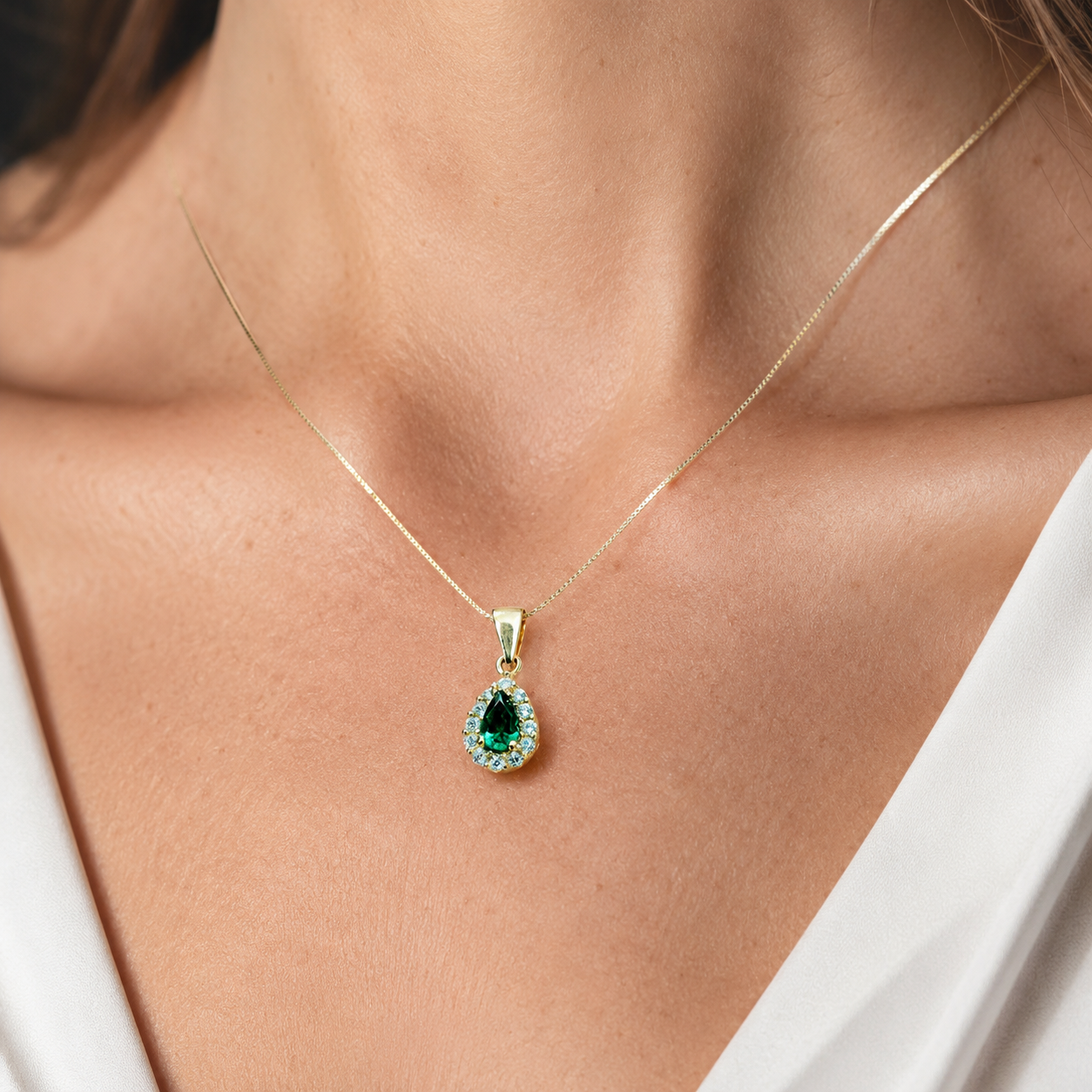 Collana a goccia con smeraldo ct 0,40 e diamanti ct 0,24 in oro giallo 18kt (750)