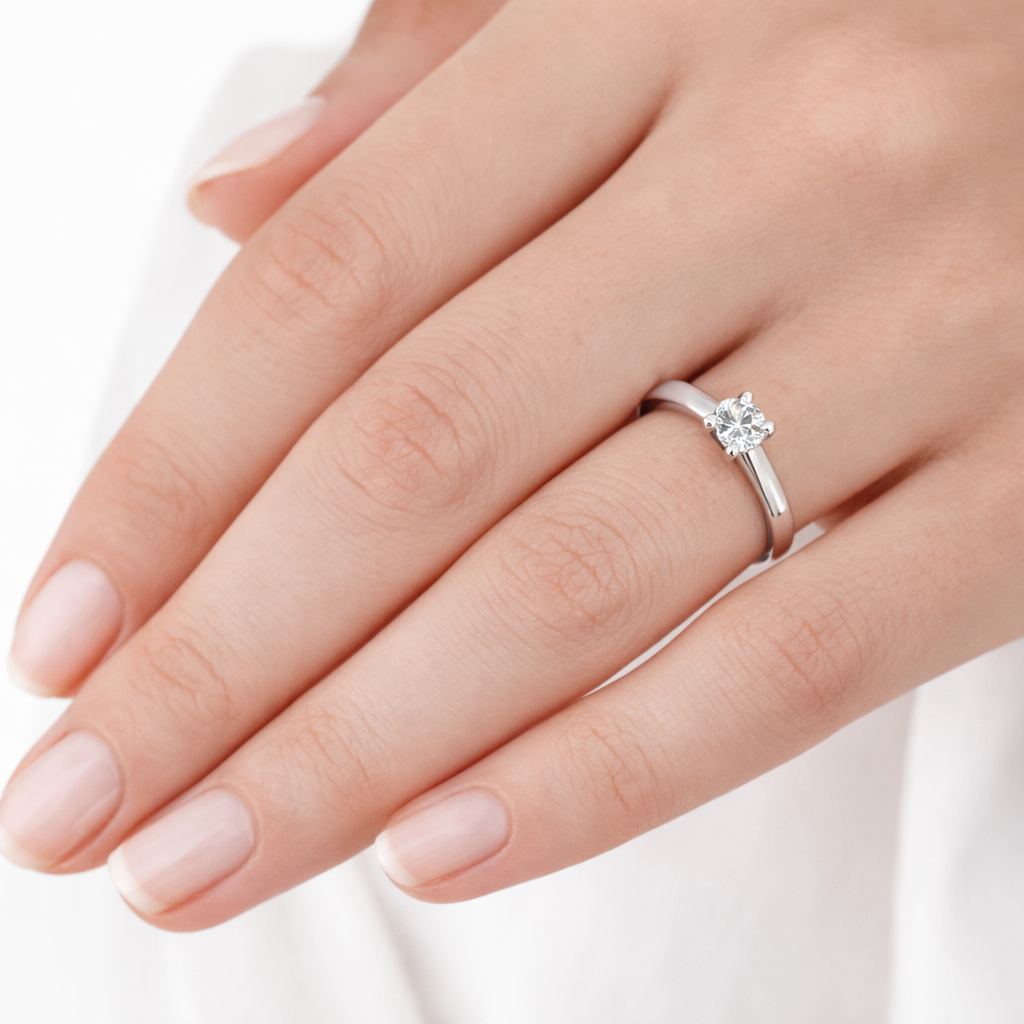Anello solitario Valentino con Diamante ct 0,30 in oro bianco 18kt (750)