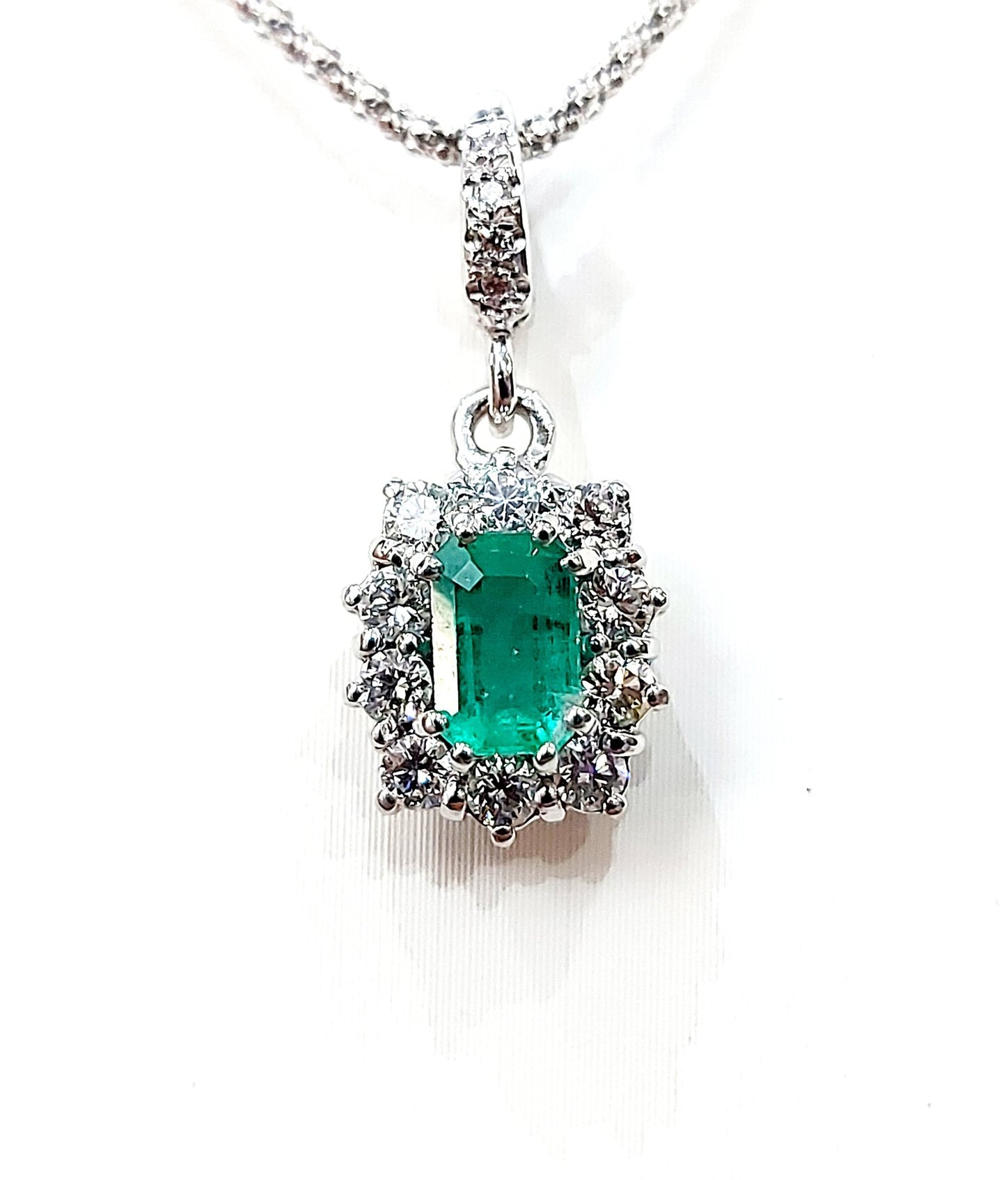 Collana pendente Astralia Oro bianco 18kt-750 Diamanti 0,43 ct e Smeraldo Ottagonale 1,00 ct