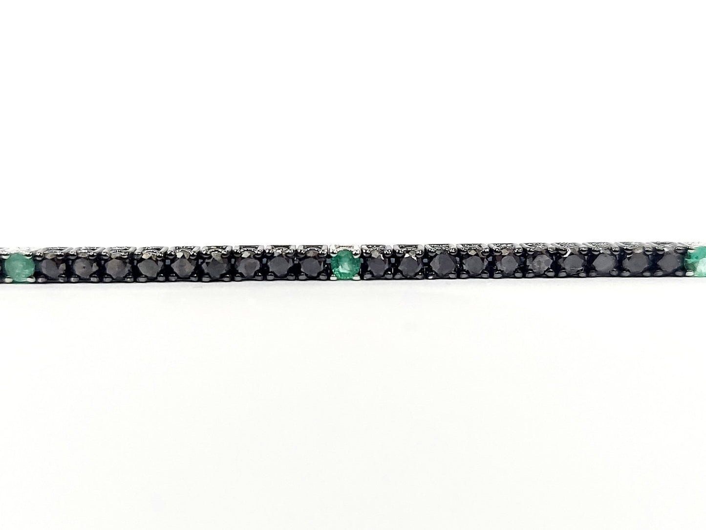 Bracciale Tennis Astralia in Oro Bianco e Oro Brunito con Smeraldi 0,31 ct e Diamanti neri 3,42 ct 18 kt (750)