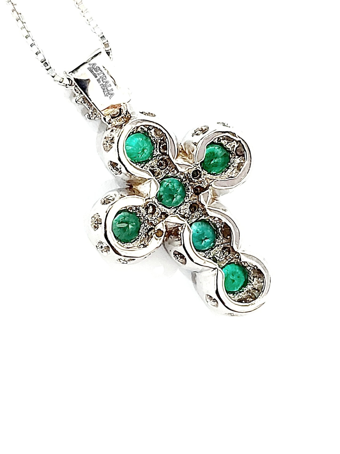 Collana con pendente croce magic in Oro bianco con Diamanti 0,29 ct e Smeraldi 0,30 ct 18 kt (750)