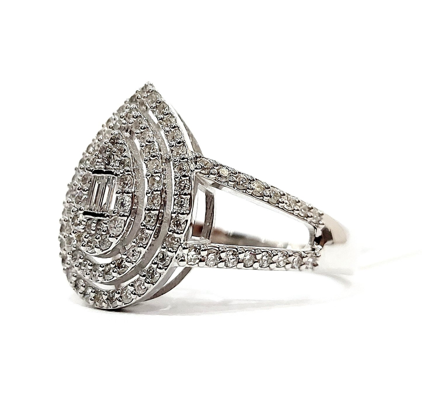 Anello Astralia a goccia in Oro Bianco con Diamanti Baguette 0,10 ct e Brillante 0,72 ct 18kt (750)