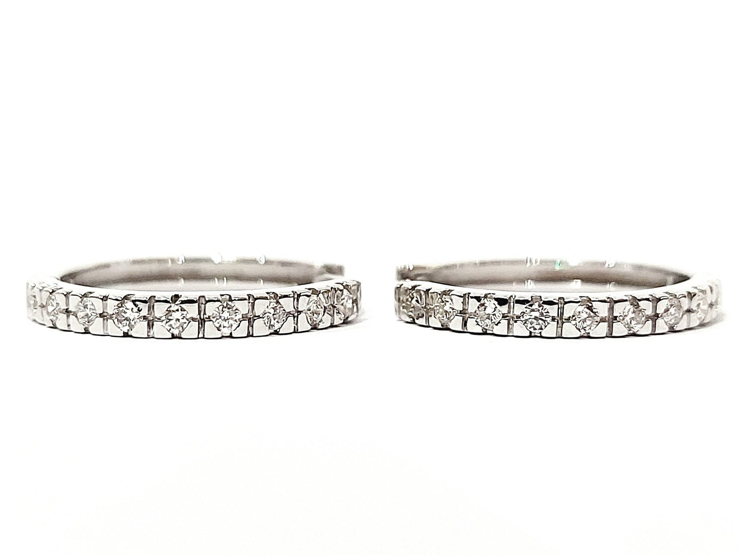 Orecchini a cerchio in Oro Bianco con Diamanti 0,26 ct 18 kt (750)