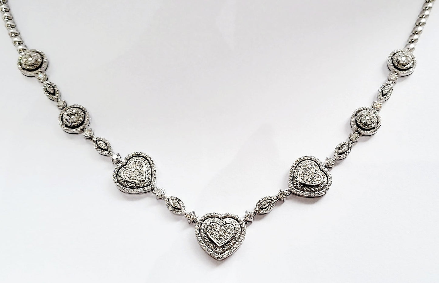 Collana a cuore con Diamanti ct 4,65 in Oro Bianco con certificazione gemmologica Gem Tech 18 kt -750