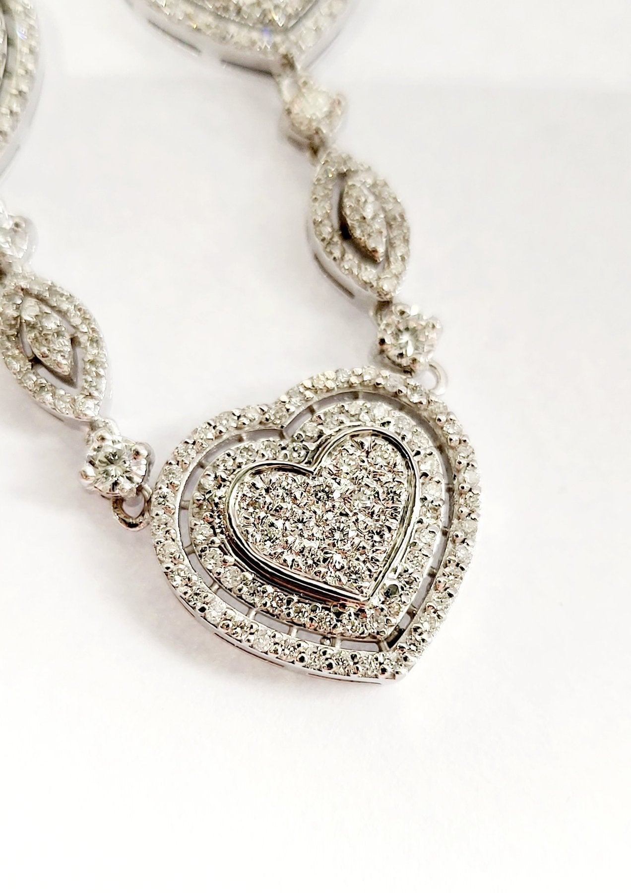 Collana a cuore con Diamanti ct 4,65 in Oro Bianco con certificazione gemmologica Gem Tech 18 kt -750