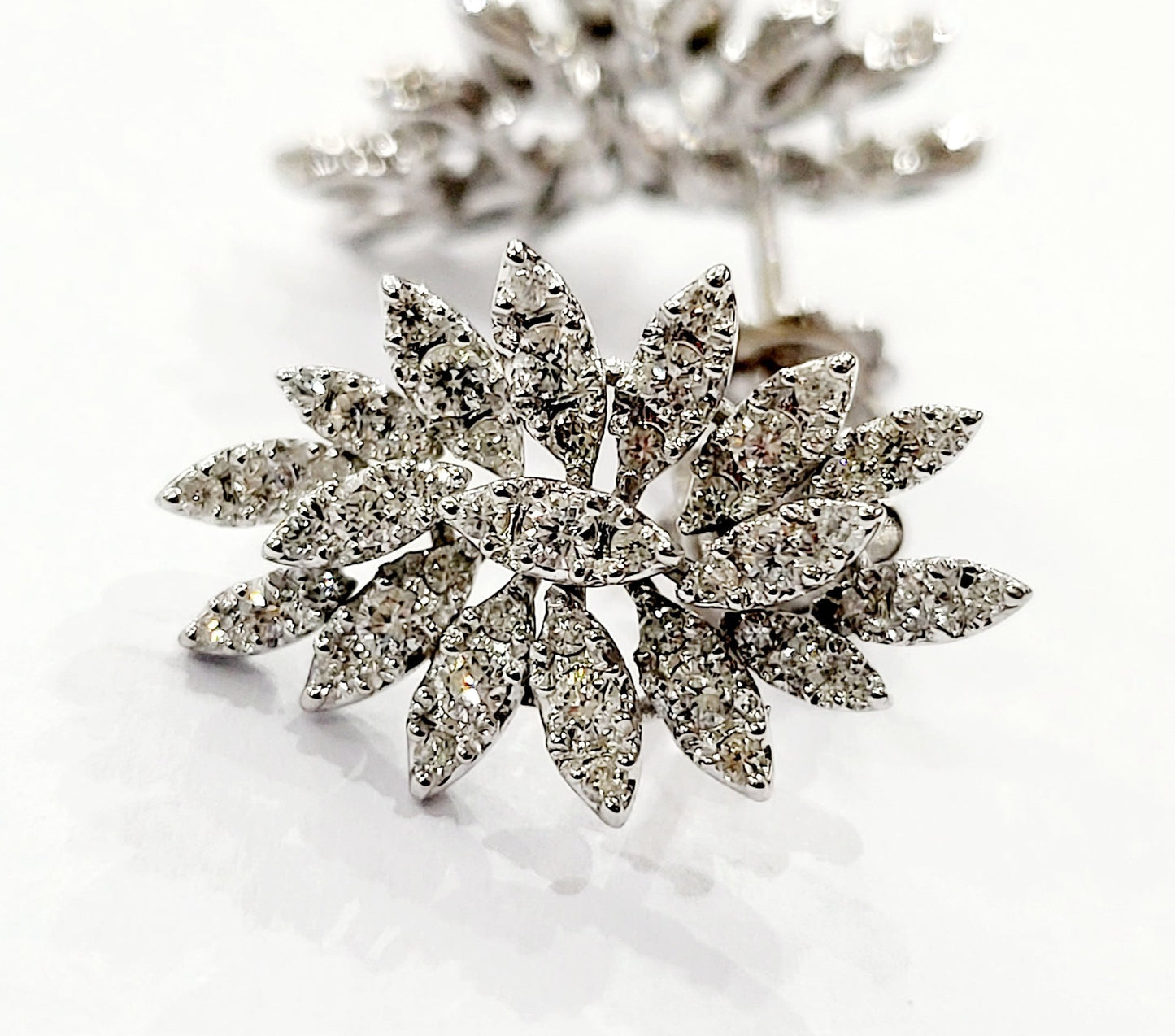Orecchini petali Astralia con Diamanti 1,90 ct in Oro Bianco 18 kt (750)