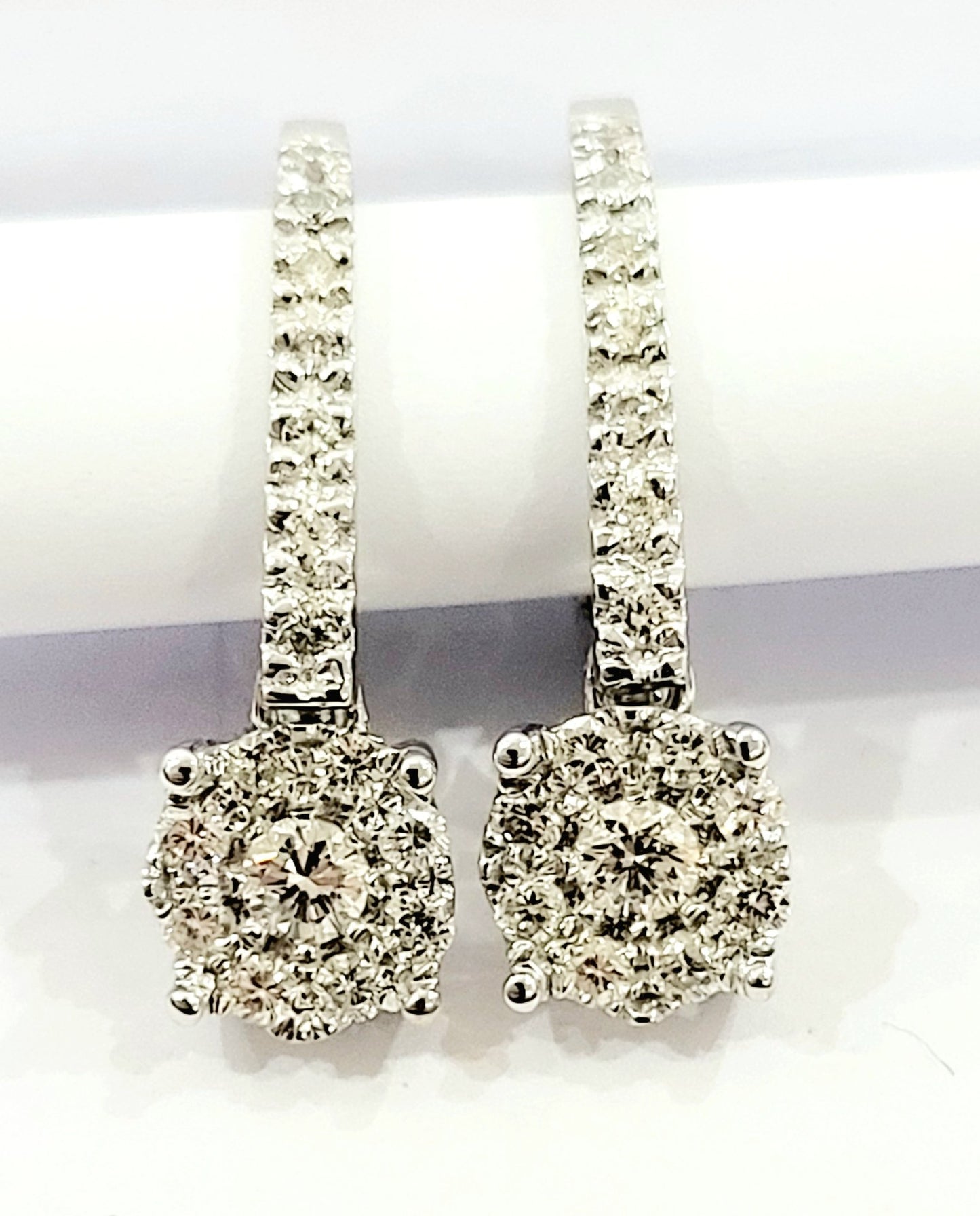 Orecchini semi pendenti Magic Astralia in Oro Bianco con Diamanti naturali 0,82 ct 18 kt (750)