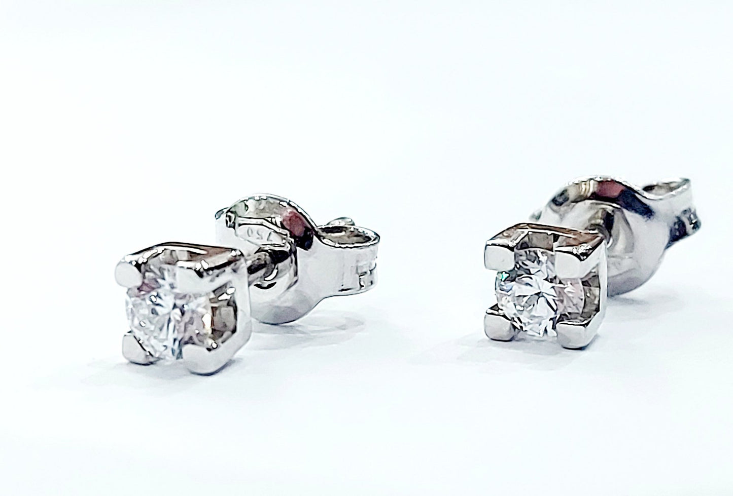 Orecchini punto luce tornito con Diamanti 0,60 ct in Oro Bianco 18 kt (750)