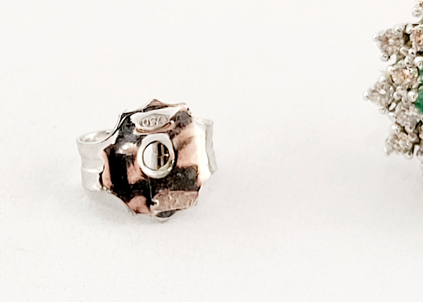 Orecchini ovali in Oro Bianco con doppio giro di Diamanti ct 0,48 e doppio giro di Smeraldi 1,75 ct 18 kt (750)