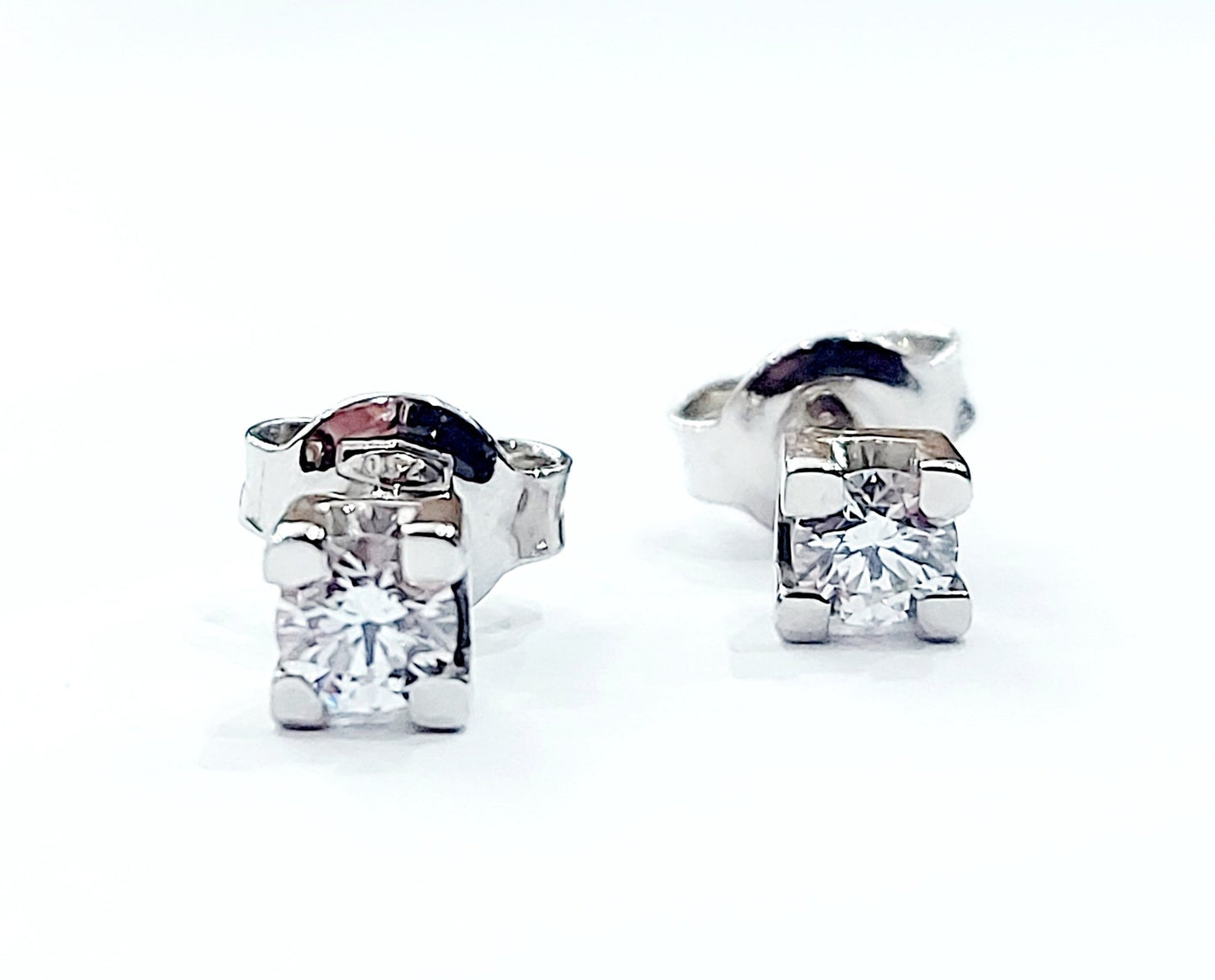Orecchini punto luce tornito con Diamanti 0,60 ct in Oro Bianco 18 kt (750)
