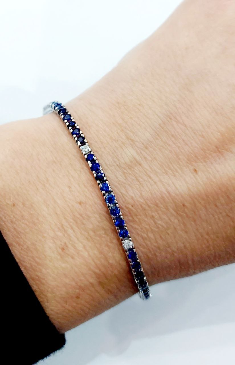 Bracciale Tennis in Oro bianco con Diamanti 0,30 ct e Zaffiri 3,96 ct con certificato Gemmologico AIG Milan 18 kt (750)