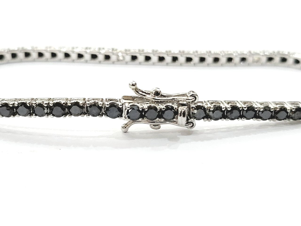 Bracciale Tennis in Oro Bianco con Diamanti Neri 4,99 ct e Diamanti Bianchi 0,30 ct 18 kt (750)