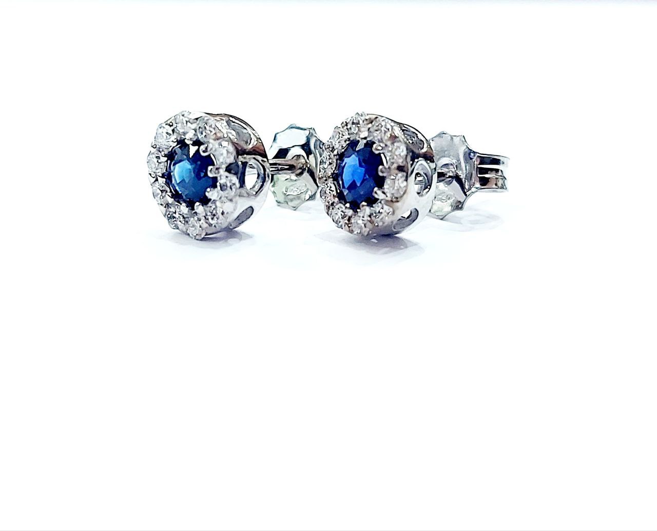Orecchini in Oro Bianco con Zaffiri 0,80 ct e Diamanti 0,60 ct 18kt (750)