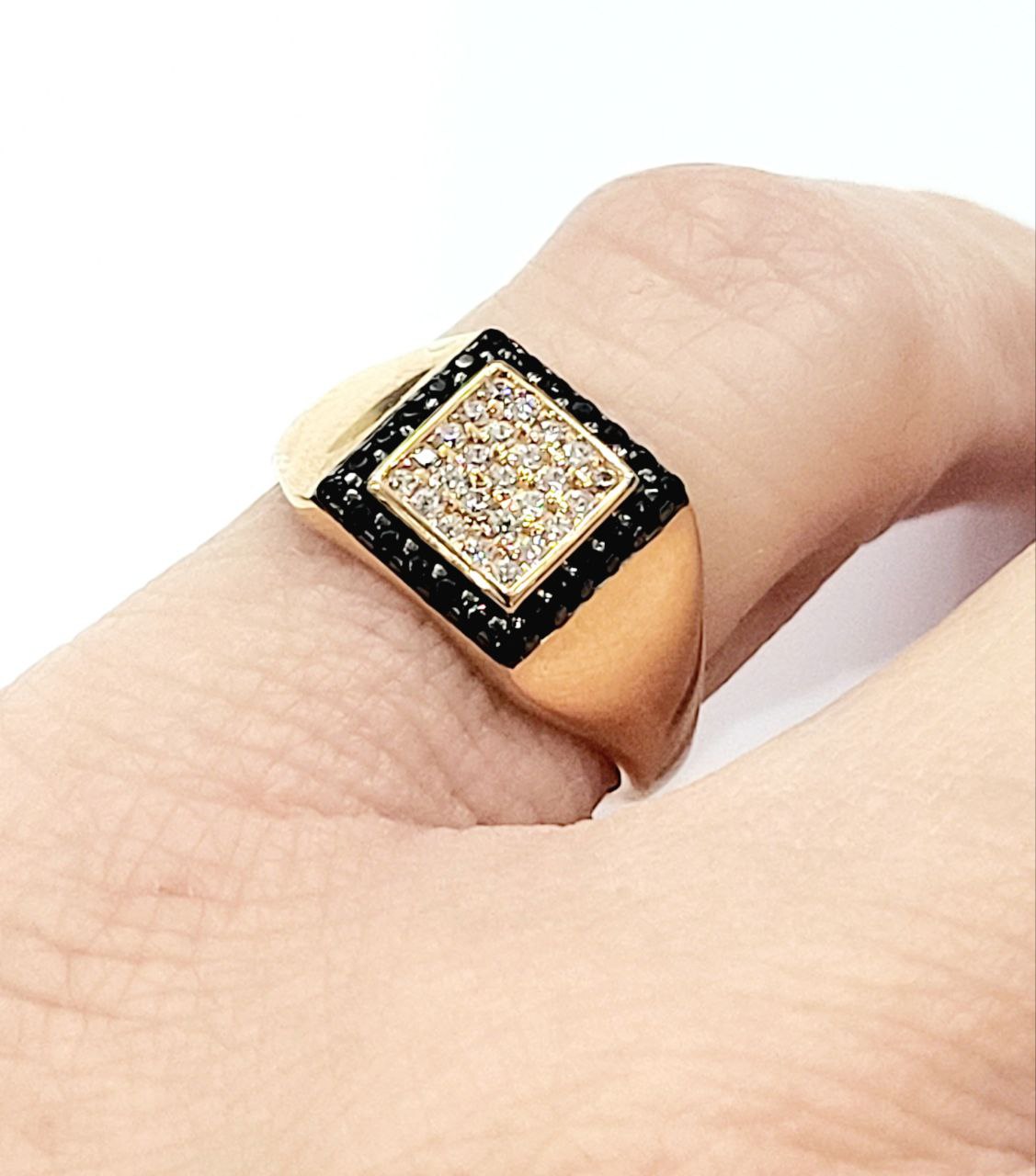 Anello a scudo con Diamanti Neri 0,55 ct e Diamanti Bianchi 0,50 ct 18 kt (750)