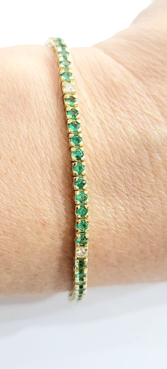 Bracciale Tennis Astralia in Oro Giallo con Smeraldi 3,35 ct e Diamanti 0,22 ct 18 kt (750)