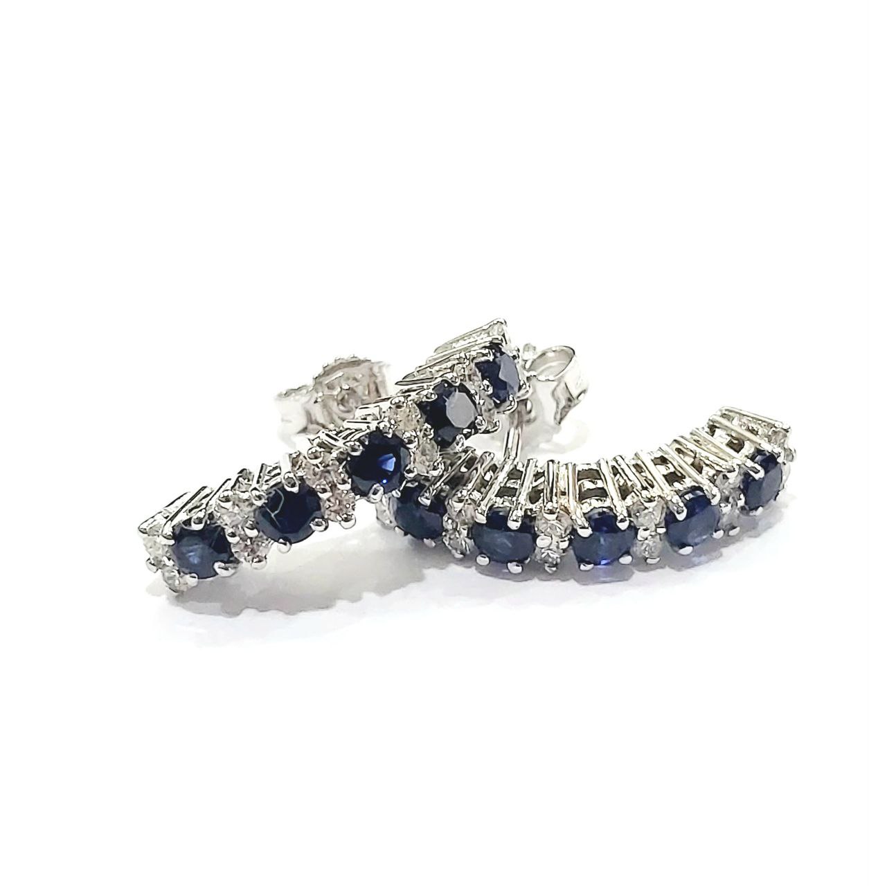 Orecchini Astralia a fantasia con Zaffiri 2,40 ct e Diamanti 0,72 ct in Oro bianco 18 kt (750)
