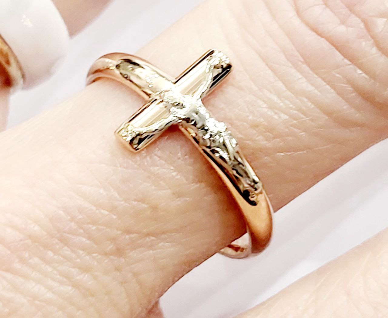 Anello Croce Cristo in Oro Rosa e Oro Bianco 18 kt (750)