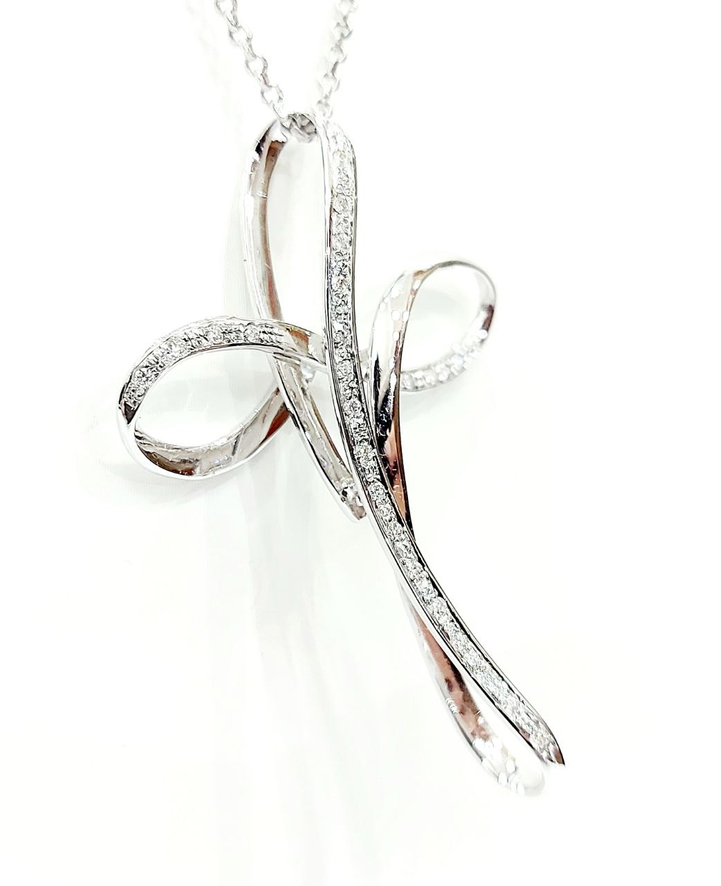 Collana e pendente croce Astralia in Oro Bianco e Diamanti 0,45 ct 18 kt (750)