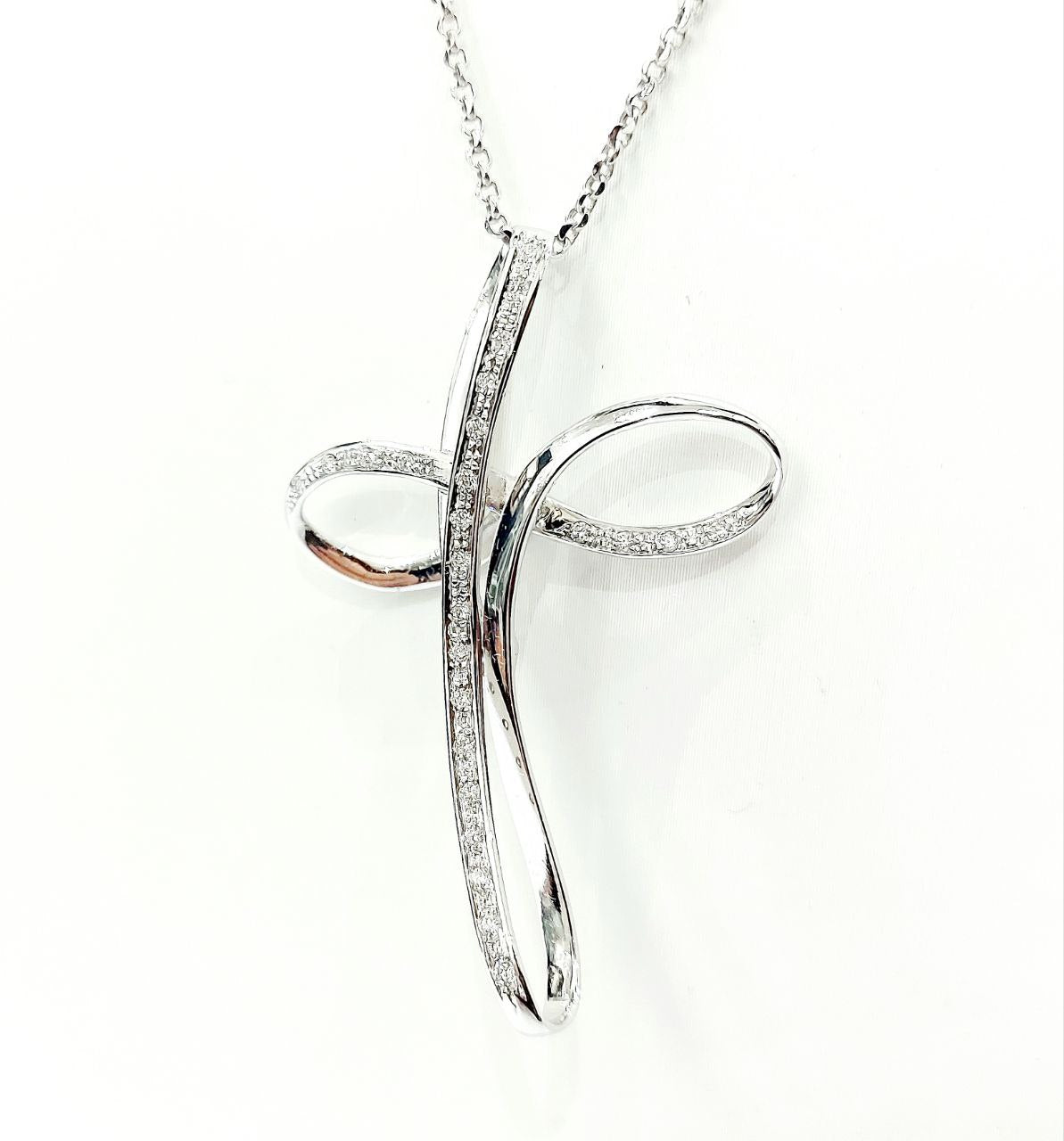 Collana e pendente croce Astralia in Oro Bianco e Diamanti 0,45 ct 18 kt (750)