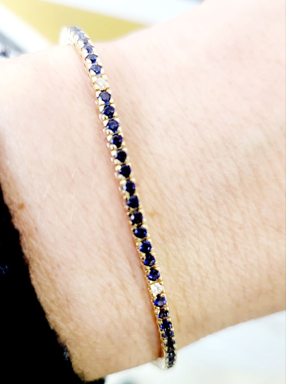 Bracciale Tennis Astralia in Oro Giallo con Zaffiri 2,94 ct e Diamanti 0,17 ct 18 kt (750)